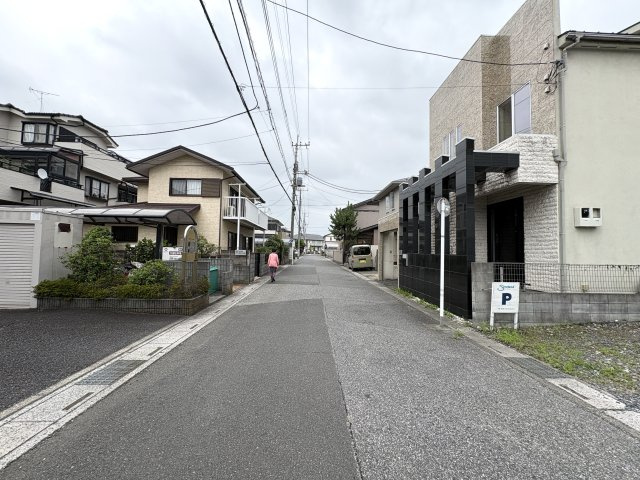 【太陽光発電付き】広々29.3帖のリビングに吹き抜けと床は大理石の床暖房！全居室6帖以上・収納付きのゆとりある2LDK・小屋裏収納・サンルーム付き！リビング窓と駐車場に電動シャッター付き！