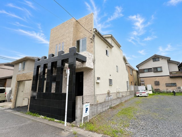 【太陽光発電付き】広々29.3帖のリビングに吹き抜けと床は大理石の床暖房！全居室6帖以上・収納付きのゆとりある2LDK・小屋裏収納・サンルーム付き！リビング窓と駐車場に電動シャッター付き！