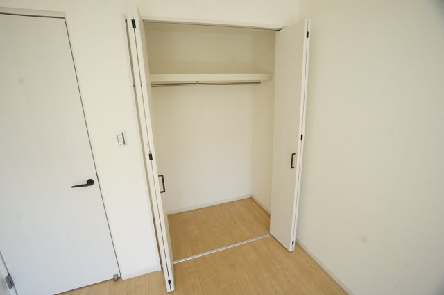 南側洋室の収納です。
