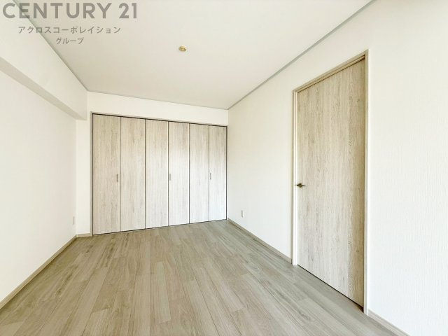 子供部屋…創造性や成長を促す遊びの空間を提供。学習や趣味に集中できる環境を整えます。個別のプライベートスペースは自己表現と自立心を育み、心地よい睡眠環境を整えリラックスできる場所を提供。