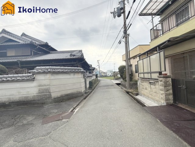 ●年中無休：当日予約可●前面道路との高低さがなく、お車の入出庫も楽々安心です。