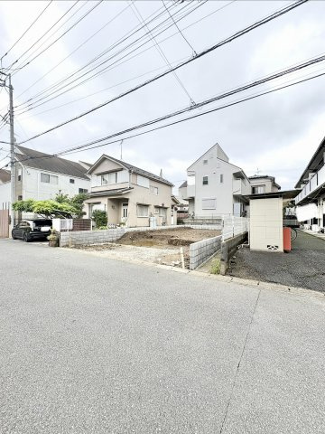 ■太陽光パネル設置！　■LDK18帖・開放感ある吹抜けリビング　■カースペース2台可能(車種による)　■ウォークインクローゼットあり　■関小学校徒歩9分(650ｍ)・中央中学校徒歩17分(1300ｍ)