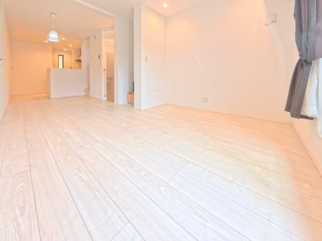 温かみのあるリビング◎　約15．7帖あるので、ゆったりと過ごせます◎