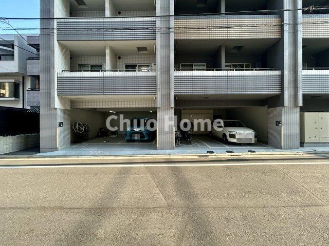 【敷地内駐車場】最新の空き状況や費用などの詳細は担当スタッフまでお問い合わせください。
