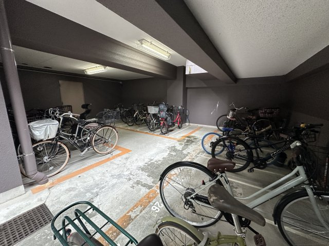 日にさらされたり雨に濡れないで置ける駐輪場は、自転車も傷みにくく、助かります。