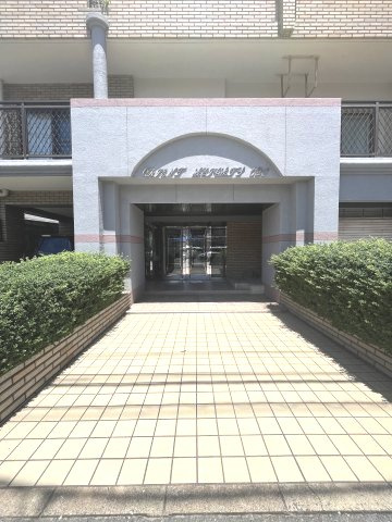 周辺環境が充実した「オリエントハイツ小戸」。快適な暮らしをサポートする設備が整った魅力的な売りマンションです。新生活をここから始めてみませんか？お気軽にお問い合わせください。