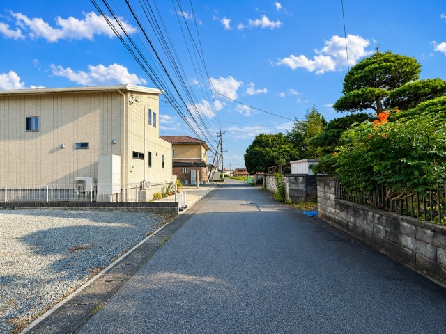 前面道路含む現地写真です