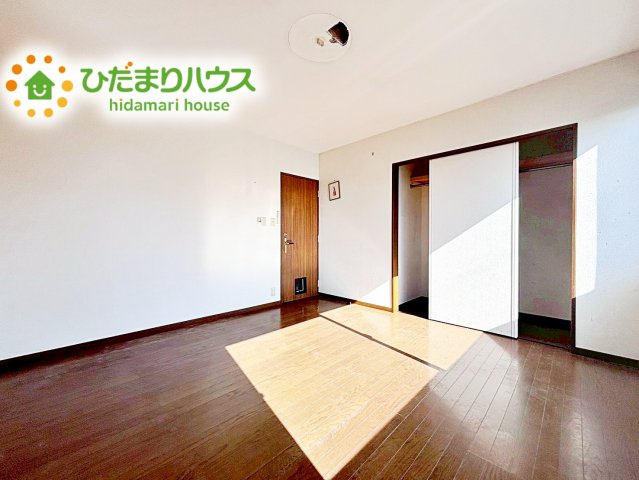 たっぷり光りの入る明るい主寝室です！