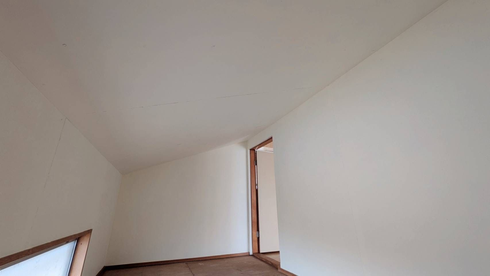 2階の小屋裏物入になります。たくさん荷物が入ります。