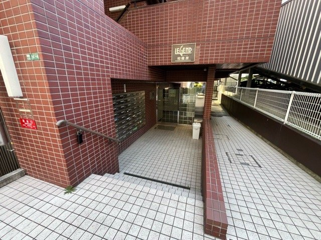 マンションのエントランスには、もともと風よけや防犯の役割がありますが、マンションによって宅配ボックスなどの設備が備わっている所もあります。日々の生活をイメージしながら生活しやすさをチェックしましょう。