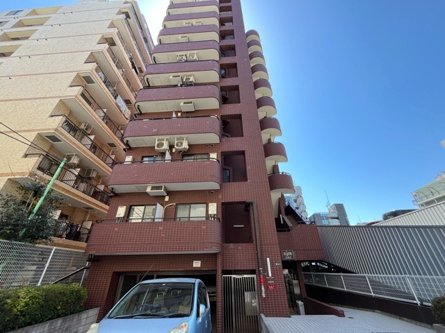 外観はマンション管理がされているかの目安になります。築年数が古いと、壁面は劣化してひび割れが生じることも！建物が古びていても細かいところが修繕されていると、きちんと管理されているなぁと感じるでしょう。