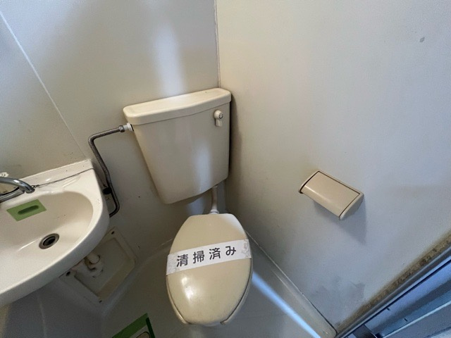 トイレは大きさや形、機能、抗菌性などが異なる多種多彩なタイプが各メーカーから出ています。それぞれに良さがあるため、事前にどういったタイプのトイレがいいのかをご家庭内で決めて、内見に行くといいでしょう。