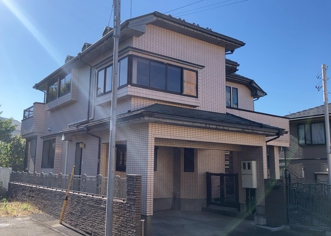 東側道路の場合は居室を南向きに設計しやすいため、朝日が入りやすいというメリットがあります。一方、西側道路も東側同様に居室を南向きに設計しやすいのですが、住宅地だと朝日が入りにくいという弱点があります。