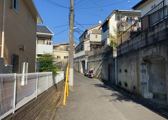 土地の地勢が高台の場合、景色を綺麗にみることができ、景色にこだわってお家探ししている方におすすめです！また平坦地よりも風通しがいいというメリットがあります。デメリットもあるので是非現地でご確認下さい。