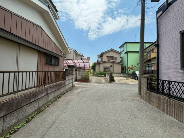 全居室に収納があるゆとりの5LDK！南東側に広々お庭付きです！水回りがギュッとまとまった設計で、家事動線が短く快適な毎日に！駐車スペース3～4台可(車種による)！