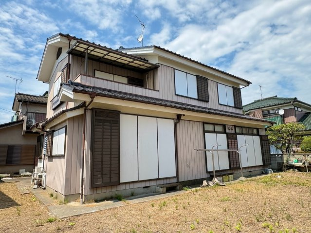 全居室に収納があるゆとりの5LDK！南東側に広々お庭付きです！水回りがギュッとまとまった設計で、家事動線が短く快適な毎日に！駐車スペース3～4台可(車種による)！