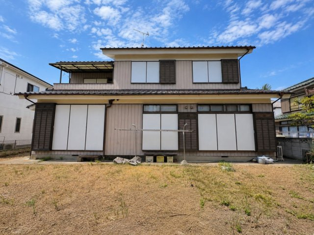 全居室に収納があるゆとりの5LDK！南東側に広々お庭付きです！水回りがギュッとまとまった設計で、家事動線が短く快適な毎日に！駐車スペース3～4台可(車種による)！
