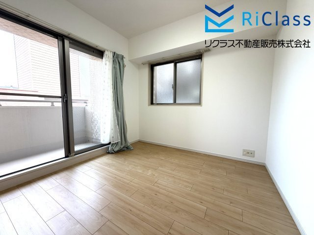落ち着いて過ごせるお部屋なので、寝室にいかがでしょうか