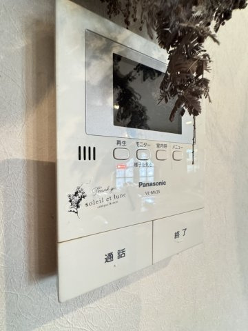 カラーの録画機能付きで、不在時の来訪者も確認可能。防犯上はもちろん、お届け物などの把握にも便利！
