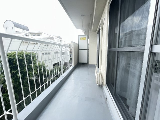 前面棟無しで南向きのバルコニーは、陽当たり・通風・眺望良好です。　