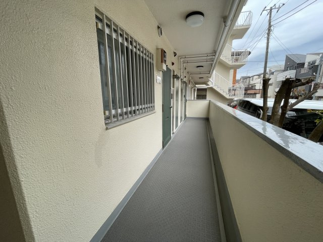 通気性が良く明るい外廊下　