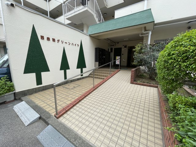 明るく広々としたエントランスが迎えてくれます。　