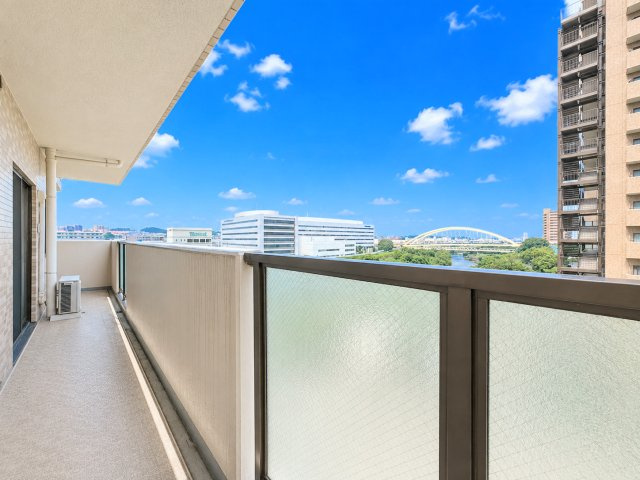 ◆その邸が魅せる、気品・上質・重厚感・極細やかさ、そのすべては訪れた者に安らぎと品性を与える特別な空間です。ここに住むからこそ意味がある。すべての（始まり）をここから迎えます。※AI加工しております。