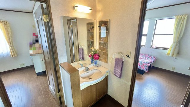 2階にも洗面台があるので、朝の身支度にも快適ですね