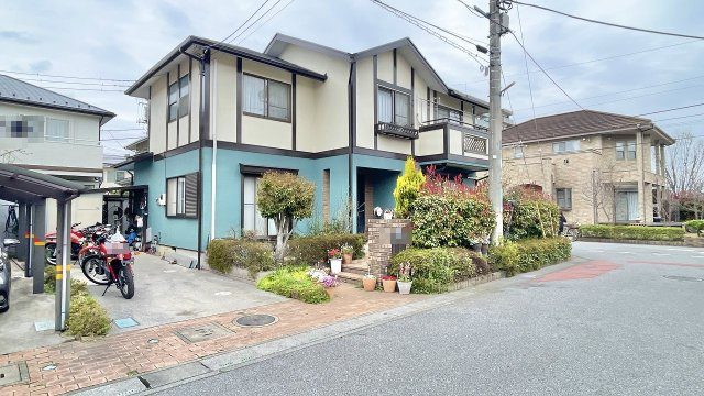 南東角地で陽当り良好！三井ホーム施工の4LDK！全居室6帖以上・広々としたLDK20帖・駐車スペース2台可(車種による)！バス停まで徒歩約3分！コモディイイダまで徒歩約4分(270ｍ)！