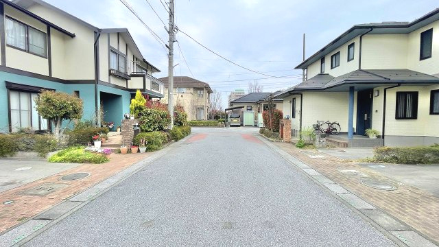 南東角地で陽当り良好！三井ホーム施工の4LDK！全居室6帖以上・広々としたLDK20帖・駐車スペース2台可(車種による)！バス停まで徒歩約3分！コモディイイダまで徒歩約4分(270ｍ)！