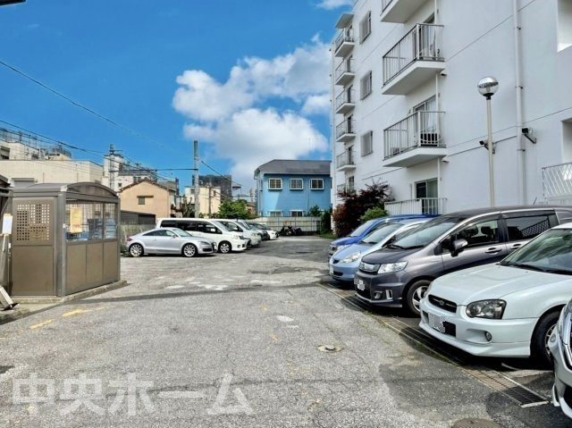 【敷地内駐車場】最新の空き状況や費用などの詳細は担当スタッフまでお問い合わせください。