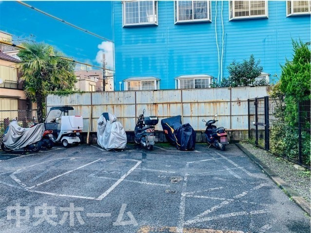 【バイク置場】最新の空き状況や費用などの詳細は担当スタッフまでお問い合わせください。