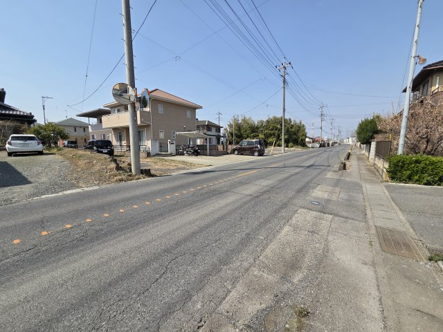 東側前面道路です。幅員約6.8ｍ