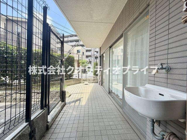専用庭に洗い場も付いているので、子供が庭で遊んだ際やペットと遊んだ際に便利です。