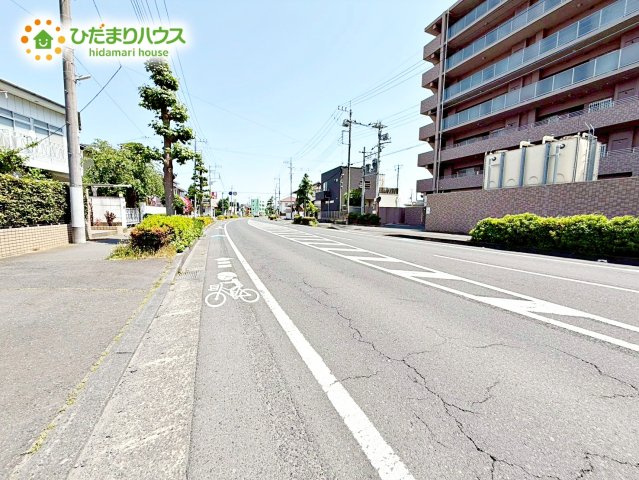 車使用時にも便利♪広めな前面道路。