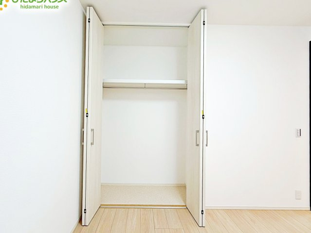 しっかり収納がついております！各居室にしっかり収納がついているので、荷物が増えても安心ですね！お部屋を広く使うためにも収納スペースは必要です