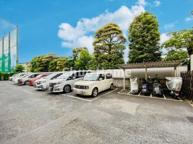 【敷地内駐車場】最新の空き状況や費用などの詳細は担当スタッフまでお問い合わせください。