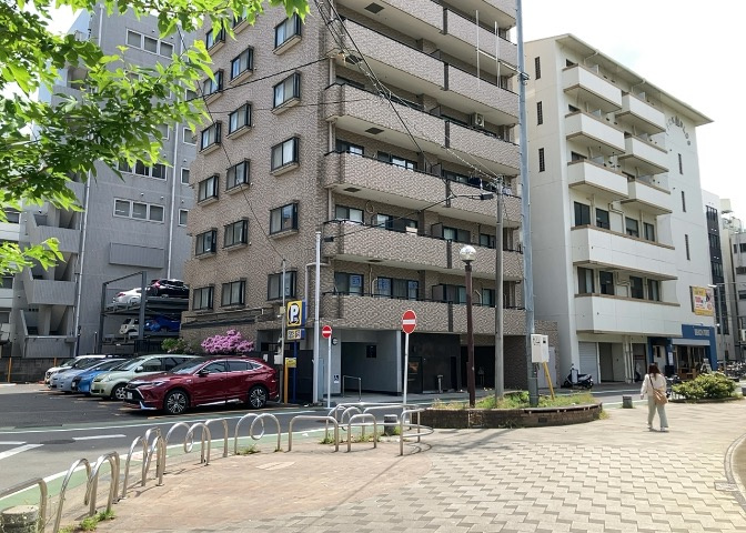 隣家の土地はどうなっているのか、生活利便施設が近くにあるのか、学校まで近いかなど、お客様のライフスタイルにあわせたイメージが重要です。また、近くにあると困る施設が近くにないかも確認するといいでしょう。