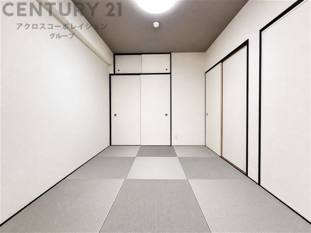 リビング横の和室スペースはリビングと続きで利用してもデザイン性のとれる洋風和室になります。やっぱり一室は欲しい和室は客間や小さなお子様の寝かせ付けなどにも便利です。