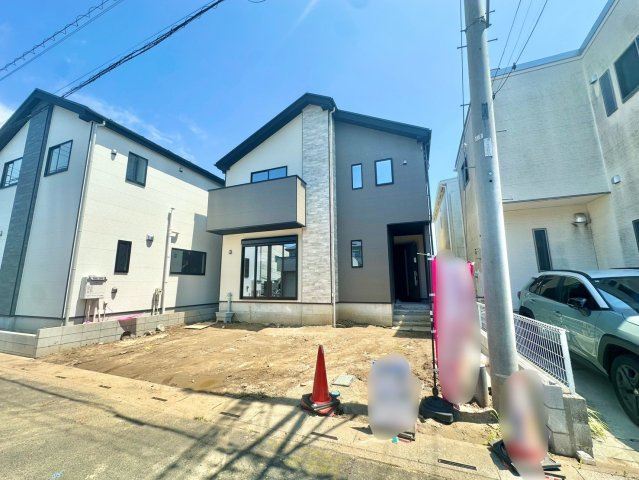 1号棟　広々19.5帖のリビング空間・キッチン・洗面・浴室がまとまった水回り動線で、家事の移動もスムーズです。4LDK・WIC・SIC付き！並列駐車2台可(車種による)！