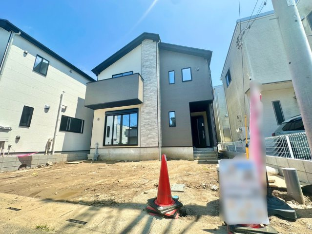 1号棟　広々19.5帖のリビング空間・キッチン・洗面・浴室がまとまった水回り動線で、家事の移動もスムーズです。4LDK・WIC・SIC付き！並列駐車2台可(車種による)！
