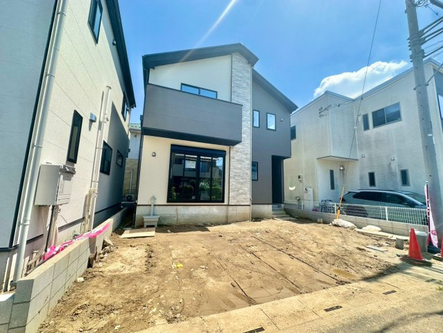 1号棟　広々19.5帖のリビング空間・キッチン・洗面・浴室がまとまった水回り動線で、家事の移動もスムーズです。4LDK・WIC・SIC付き！並列駐車2台可(車種による)！