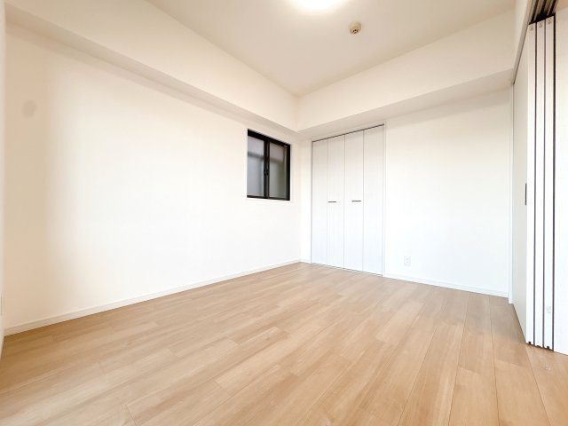 6帖の南西洋室になります♪