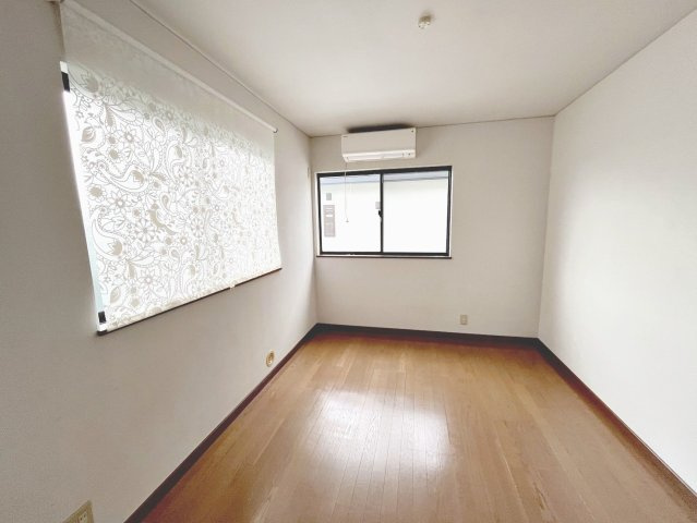 個人の部屋や寝室として使える洋室です