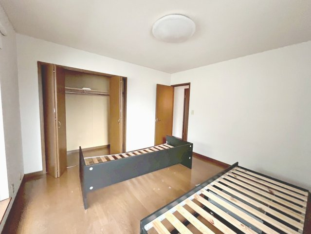 使い勝手のいい洋室です