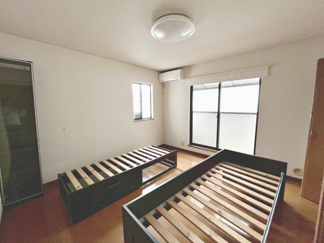 コンパクトで使いやすい洋室です