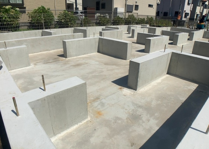 物件の詳細については、現地を見てわかること以外に、役所や法務局などで調べないとわからないことがあります。そのため、現地に行く場合は、もしこの物件を買ったらどのような生活ができるかをイメージしましょう。