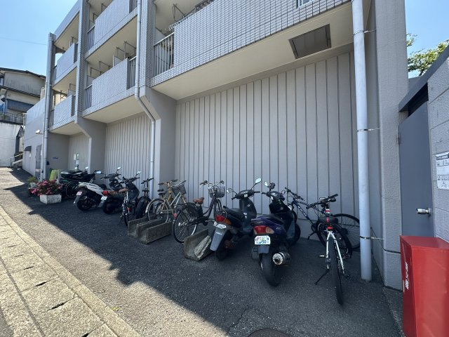 駐車場の空き状況については、その都度、確認いたしますのでお気軽にお聞きください