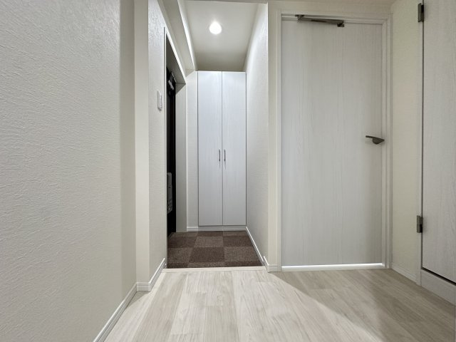 シューズボックスが埋め込み式なので、玄関はスッキリ直線的で美しいスタイルです。