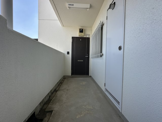 突き当りの角部屋なのでプライベート性◎なお部屋です。